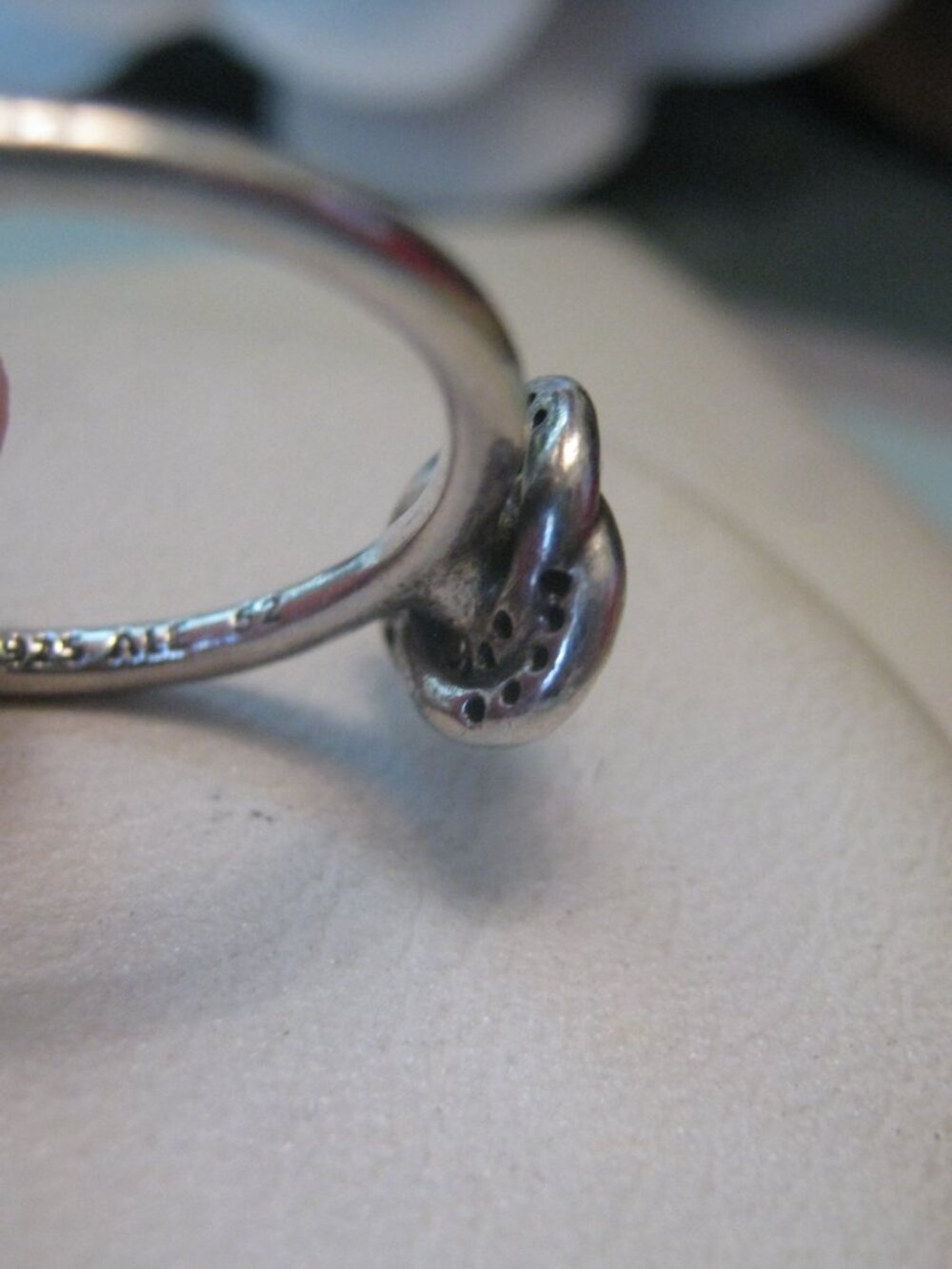 Authentic PANDORA Knot with Pearl Ring - Size 52 (6) - 50$ - Picture 3 of 3